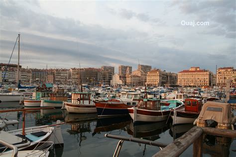  La Bouillabaisse: Un délice iodé et réconfortant à déguster sur le Vieux-Port de Marseille!