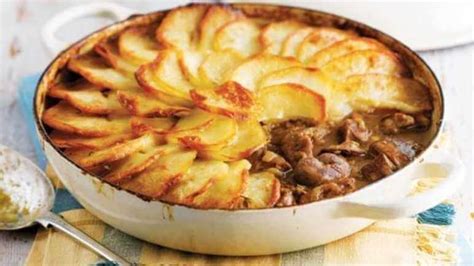  The Lancashire Hotpot: A Hearty Stew That Will Warm Your Soul and Delight Your Taste Buds!